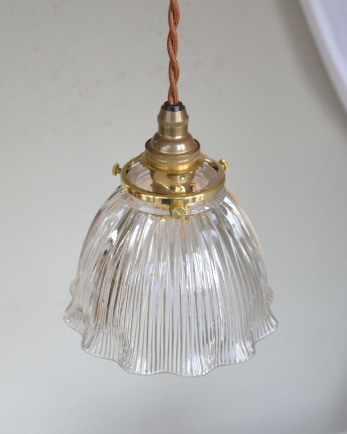 ペンダントライト　照明・ライティング　アンティークフリルシェードのペンダントライト（コード・シャンデリア電球・ギャラリーA付き）。。(k-2033-z)