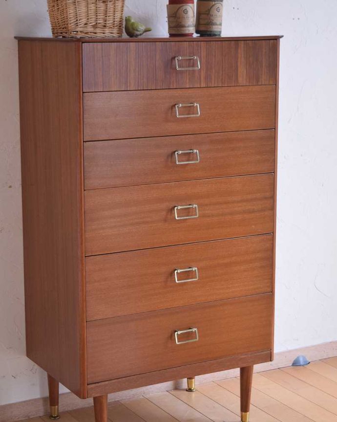 G-PLAN(Gプラン)　アンティーク家具　ビンテージの北欧インテリア家具、引き出したっぷりの６段チェスト（G-PLAN）。見えない所もこだわっていますヴィンテージの家具は年代が若いので簡単な修復だけでも使えちゃうんだけれど、長く使って頂けるように、見えない部分もしっかりこだわって修復しています。(k-2034-f)
