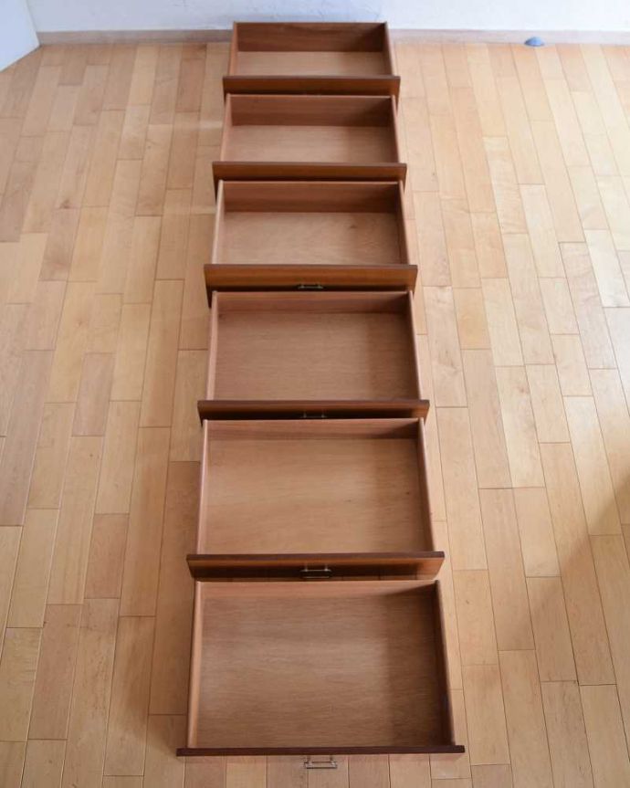 G-PLAN(Gプラン)　アンティーク家具　ビンテージの北欧インテリア家具、引き出したっぷりの６段チェスト（G-PLAN）。引き出しの中もキレイに修復しました。(k-2034-f)