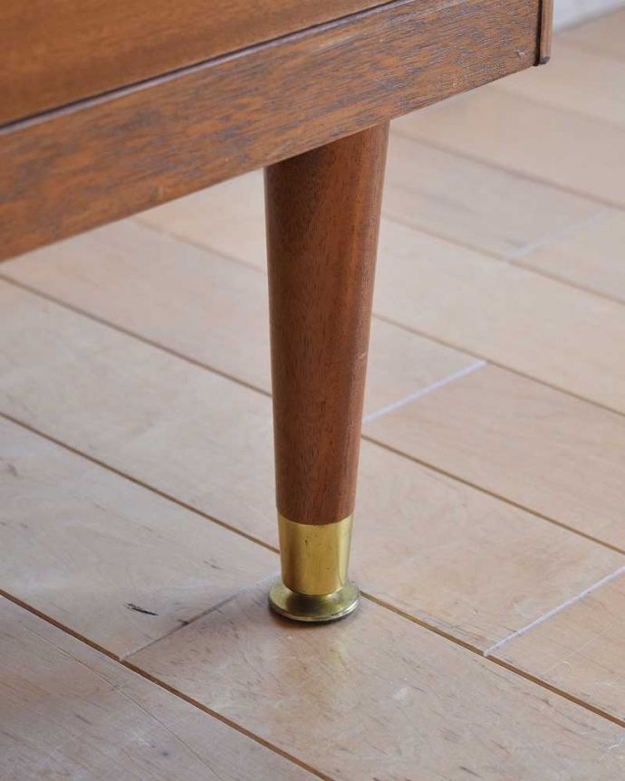 G-PLAN(Gプラン)　アンティーク家具　ビンテージの北欧インテリア家具、引き出したっぷりの６段チェスト（G-PLAN）。女性1人でラクラク運べちゃう仕掛けHandleのアンティークは、脚の裏にフェルトキーパーをお付けしています。(k-2034-f)