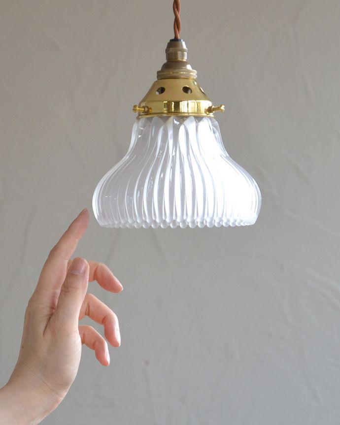 ペンダントライト　照明・ライティング　丸いシルエットに癒されるアンティークペンダントライト（コード・シャンデリア電球・ギャラリーD付き）。※こちらのシェードのみは販売していません。(k-2034-z)