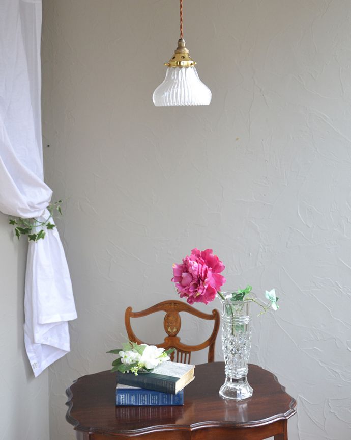 ペンダントライト　照明・ライティング　丸いシルエットに癒されるアンティークペンダントライト（コード・シャンデリア電球・ギャラリーD付き）。あたたかい光がお部屋を包み込みます。(k-2034-z)