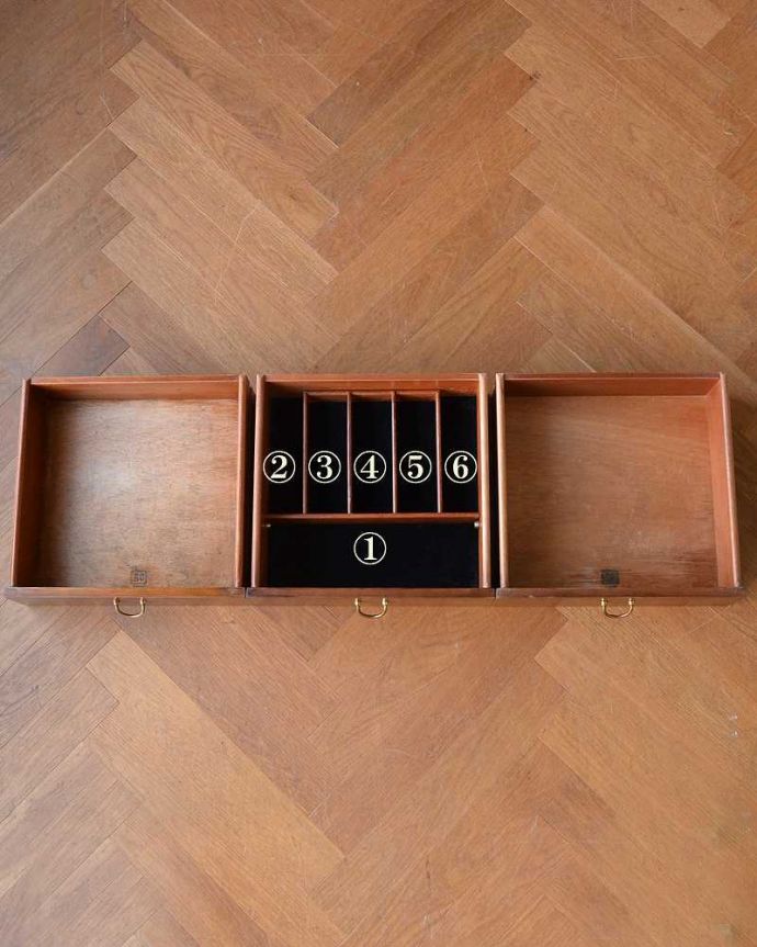 G-PLAN(Gプラン) アンティーク家具 北欧スタイルの空間づくりには欠かせないG-PLAN社のヴィンテージサイドボード(トラー&ブラック)。キレイにお直ししました引き出しの中も修復の際、専門の職人がキレイにしました。(k-2035-f)