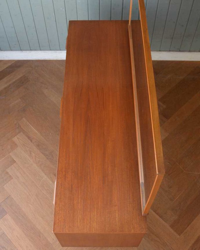 UK ヴィンテージ ドレッサー アンティーク チーク材のヴィンテージ家具、北欧テイストのカッコいいドレッサー