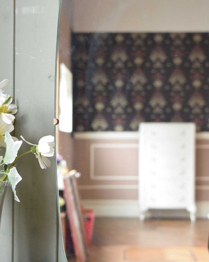 G-PLAN(Gプラン) アンティーク家具 北欧スタイルのヴィンテージ家具、G-planの三面鏡ドレッサー(鏡台)。近くで見ると・・・鏡がキレイな状態のものを選んできました。(k-2038-f)