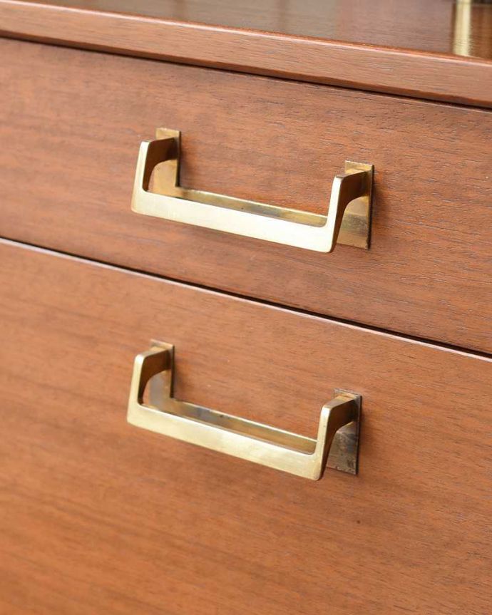 G-PLAN(Gプラン) アンティーク家具 北欧スタイルのヴィンテージ家具、G-planの三面鏡ドレッサー(鏡台)。取っ手もデザインの一部デザインの一部になっているカッコいい取っ手。(k-2038-f)