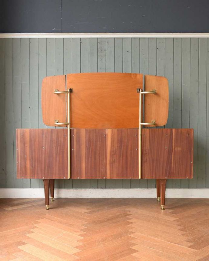 G-PLAN(Gプラン) アンティーク家具 北欧スタイルのヴィンテージ家具、G-planの三面鏡ドレッサー(鏡台)。後ろ姿もキレイです。(k-2038-f)