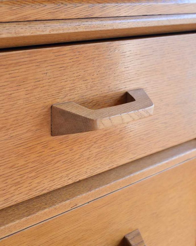 G-PLAN(Gプラン) アンティーク家具 小さな北欧インテリア、G-planのヴィンテージチェストBrandon(ブランドン) 。カッコいい取っ手もデザインの一部デザインの一部になっているカッコいい取っ手。(k-2039-f)