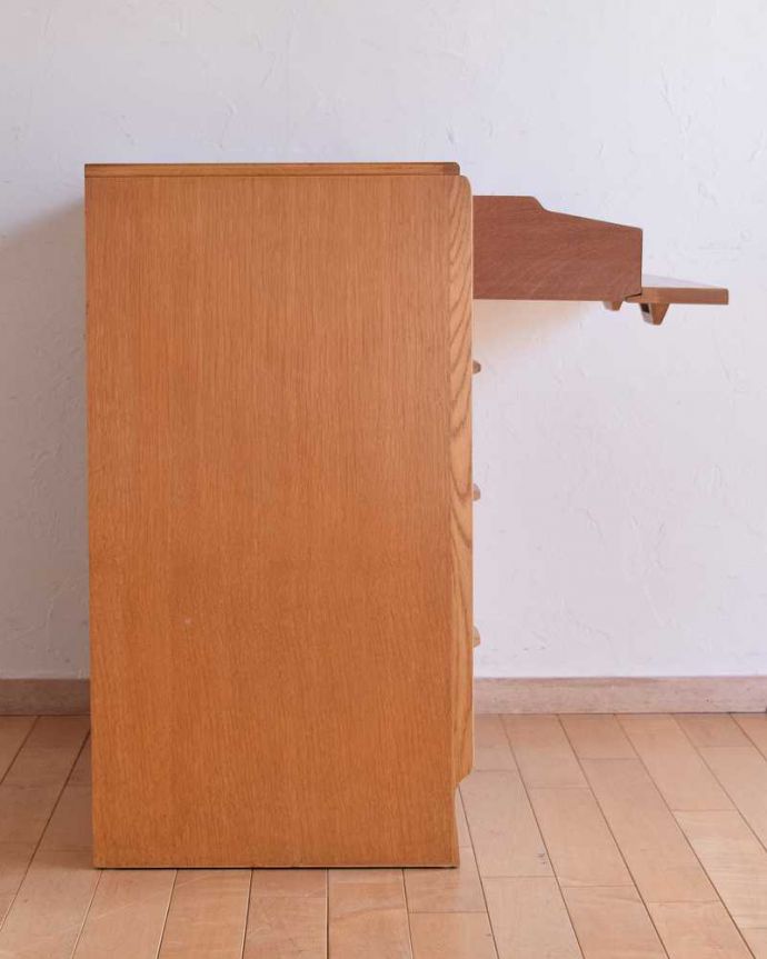 G-PLAN(Gプラン) アンティーク家具 小さな北欧インテリア、G-planのヴィンテージチェストBrandon(ブランドン) 。横から見てもスッキリシンプルだからこそ、どこから見てもカッコいいようにしっかりお直ししました。(k-2039-f)