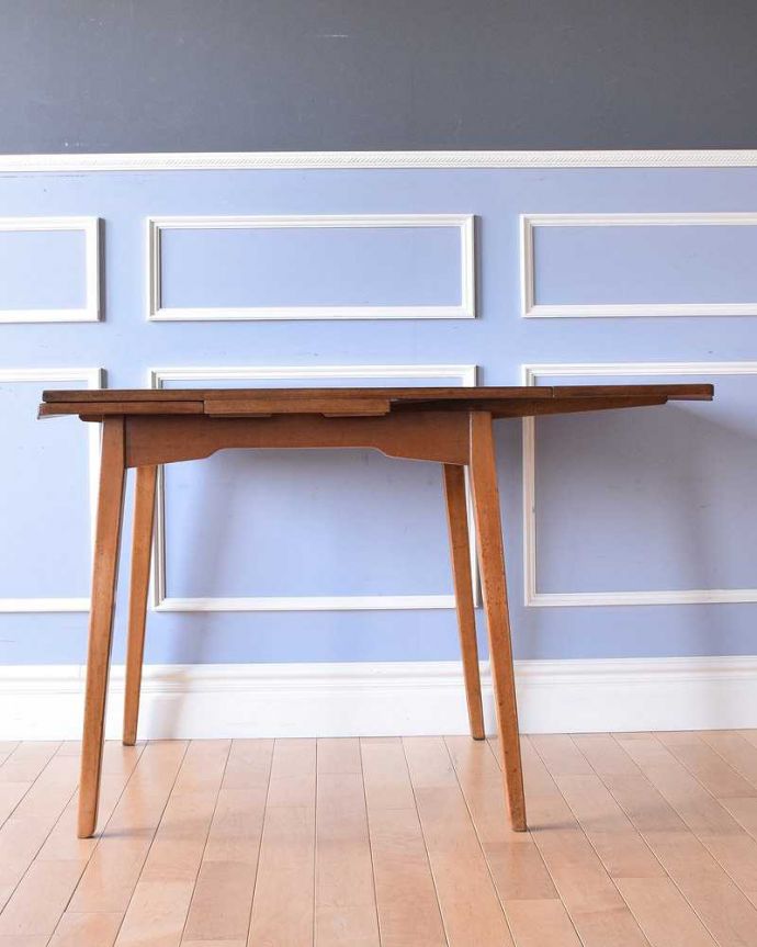 G-PLAN(Gプラン)　アンティーク家具　G-planのドローリーフテーブル、ヴィンテージの北欧家具。片方だけ開いても･･･人数に合わせて、3タイプで大きさを選べるので、片方だけ開くと、こんな感じです。(k-2040-f)