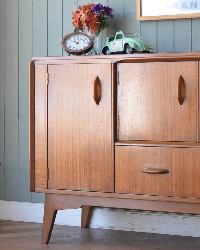 G-PLAN(Gプラン)　アンティーク家具　北欧スタイルの暮らしにヴィンテージ家具、G-PLANのサイドボード Brandon（ブランドン） 。ヴィンテージ家具らしいあたたかさ。(k-2041-f)