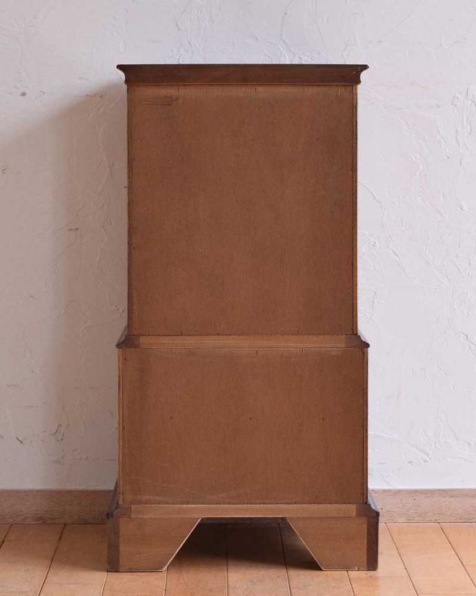 アンティークのチェスト　アンティーク家具　高級材を贅沢に使用したアンティーク家具、ベッドサイドチェスト(トールボーイ）。後ろ姿もキレイなんです。(k-2042-f)