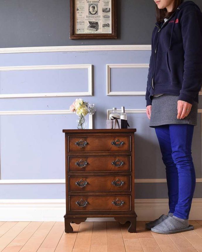 アンティークのチェスト　アンティーク家具　アンティークの英国家具、マホガニー材のベッドサイドチェスト（チェストオブドロワーズ）。小さくても一人前。(k-2043-f)