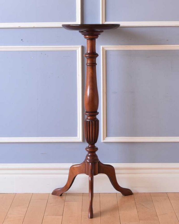 プランツスタンド・ケーキスタンド　アンティーク家具　マホガニー材を使った高級感のある英国輸入のアンティークプランツスタンド。横から見てもステキ角度を変えてみてみると、こんな感じです。(k-2045-f)