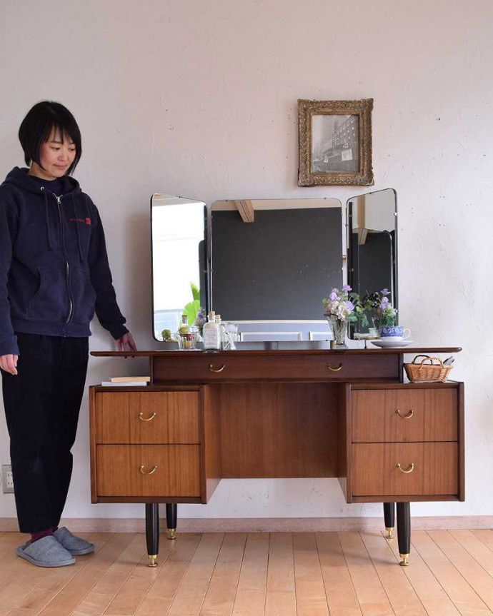 G-PLAN(Gプラン) アンティーク家具 北欧スタイルでカッコいいG-PLANのビンテージドレッシングチェスト(トラー&ブラック)。クールに決まる北欧スタイルのドレッサースッキリとシンプルな北欧スタイルのドレッシングチェストは、どんなお部屋にもカッコよく似合います。(k-2049-f)