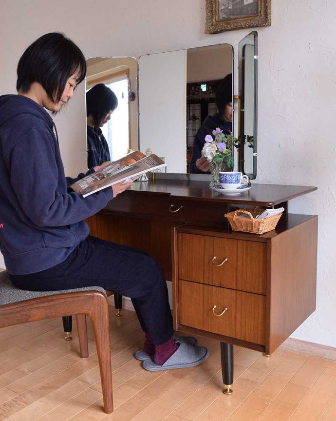 G-PLAN(Gプラン) アンティーク家具 北欧スタイルでカッコいいG-PLANのビンテージドレッシングチェスト(トラー&ブラック)。2WAYで使える便利なドレッサー大きくて広々としている天板は、ドレッサーとして使うだけじゃなくてデスクとしても大活躍。(k-2049-f)