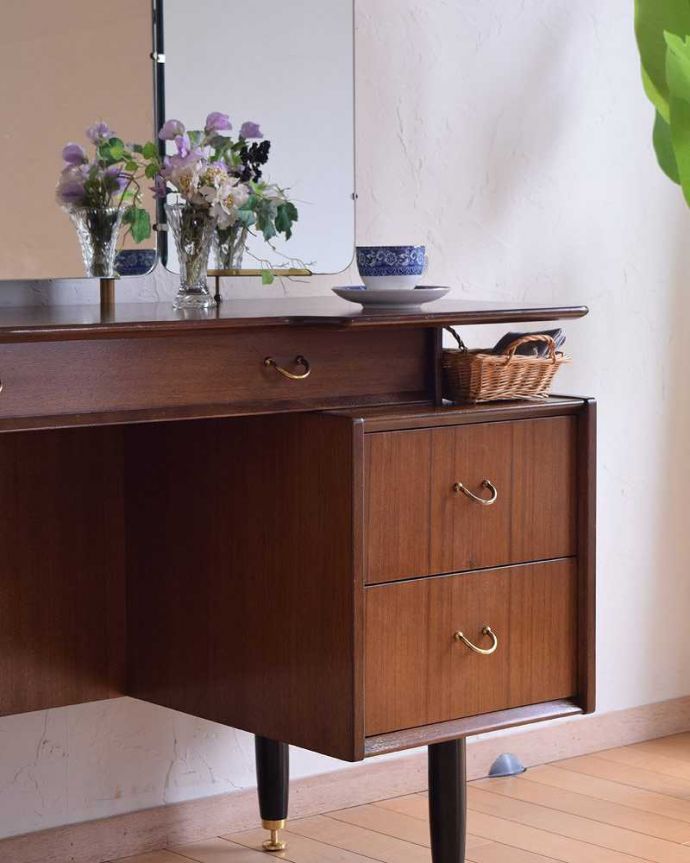 G-PLAN(Gプラン) アンティーク家具 北欧スタイルでカッコいいG-PLANのビンテージドレッシングチェスト(トラー&ブラック)。ヴィンテージ家具らしいカッコよさやっぱり一番の魅力は、この時代に作られた独特の雰囲気。(k-2049-f)