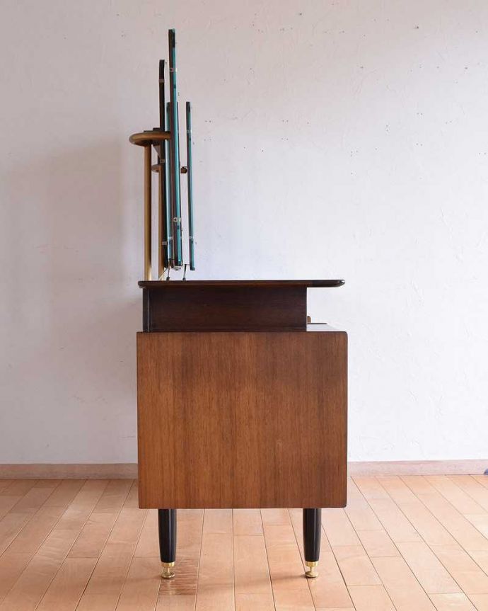 G-PLAN(Gプラン) アンティーク家具 北欧スタイルでカッコいいG-PLANのビンテージドレッシングチェスト(トラー&ブラック)。横から見てもカッコいい北欧スタイルの家具は横から見てもクール。(k-2049-f)