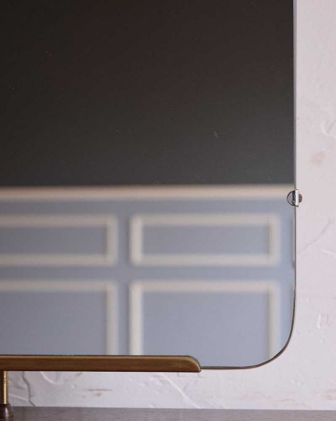 G-PLAN(Gプラン) アンティーク家具 北欧スタイルでカッコいいG-PLANのビンテージドレッシングチェスト(トラー&ブラック)。近くで見ると・・・鏡がキレイな状態のものを選んできました。(k-2049-f)