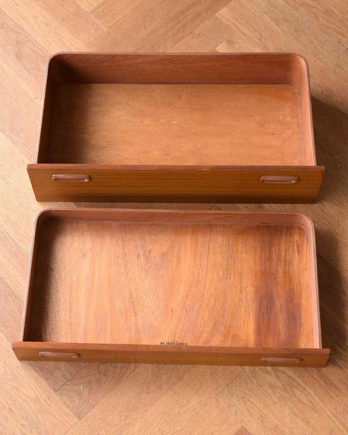 アンティークのキャビネット アンティーク家具 大きなミラーがついた北欧スタイルのドレッサー(ドレッシングチェスト)。キレイにお直ししました引き出しの中も修復の際、専門の職人がキレイにしました。(k-2050-f)