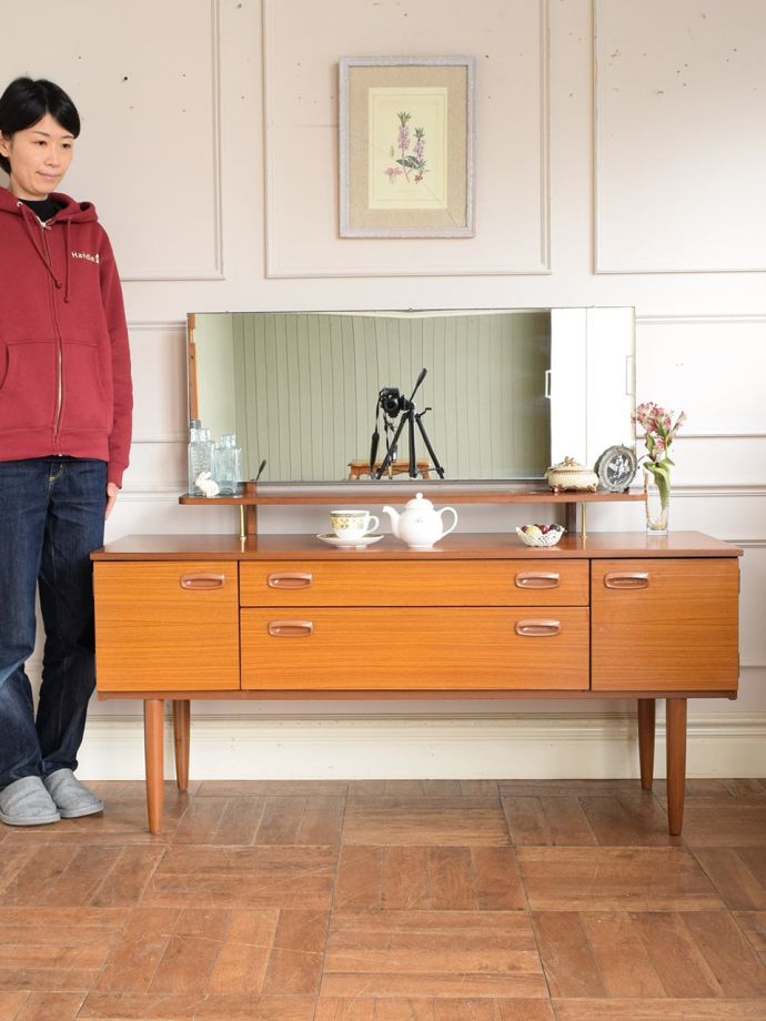 北欧スタイルのドレッサー