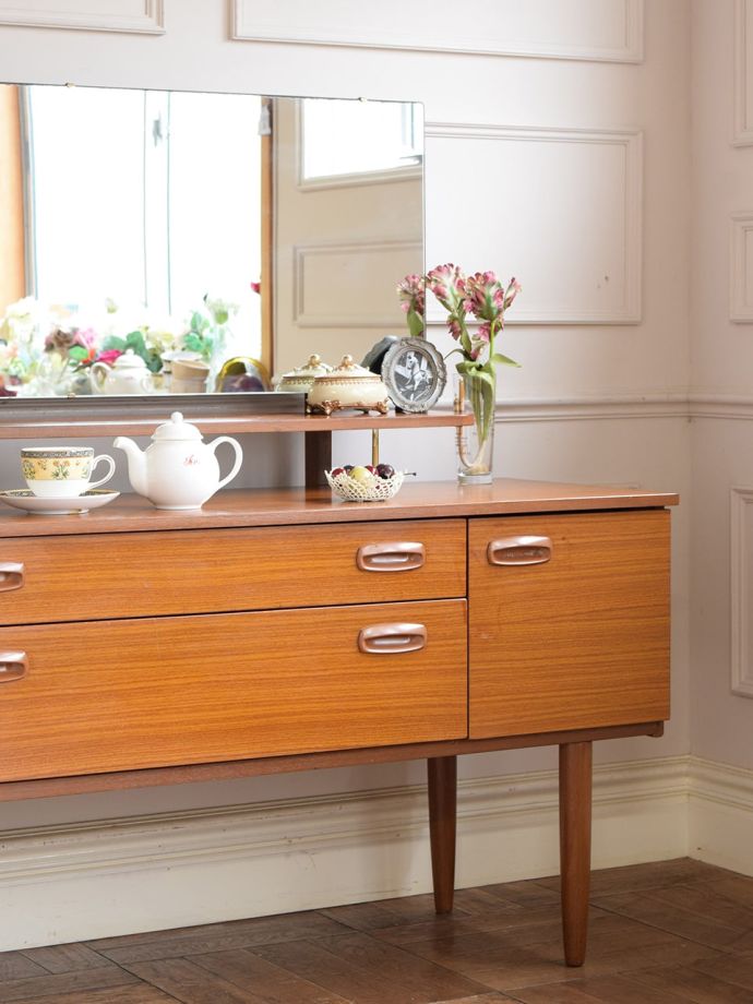 北欧スタイルのビンテージドレッサー