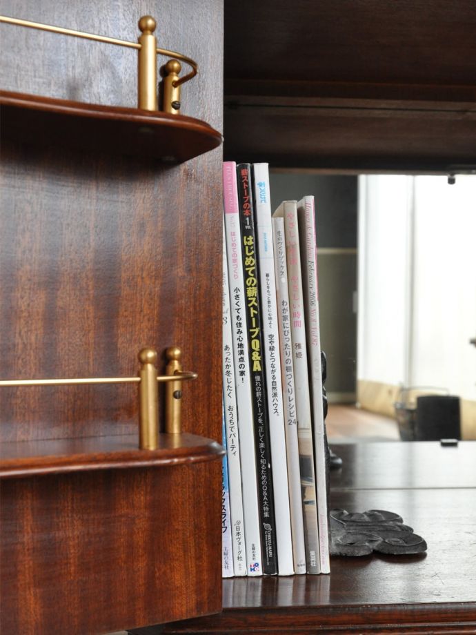 扉の中は収納たっぷり