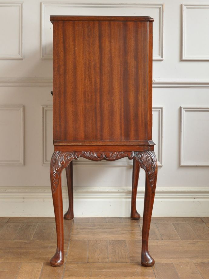 キャビネットの側面