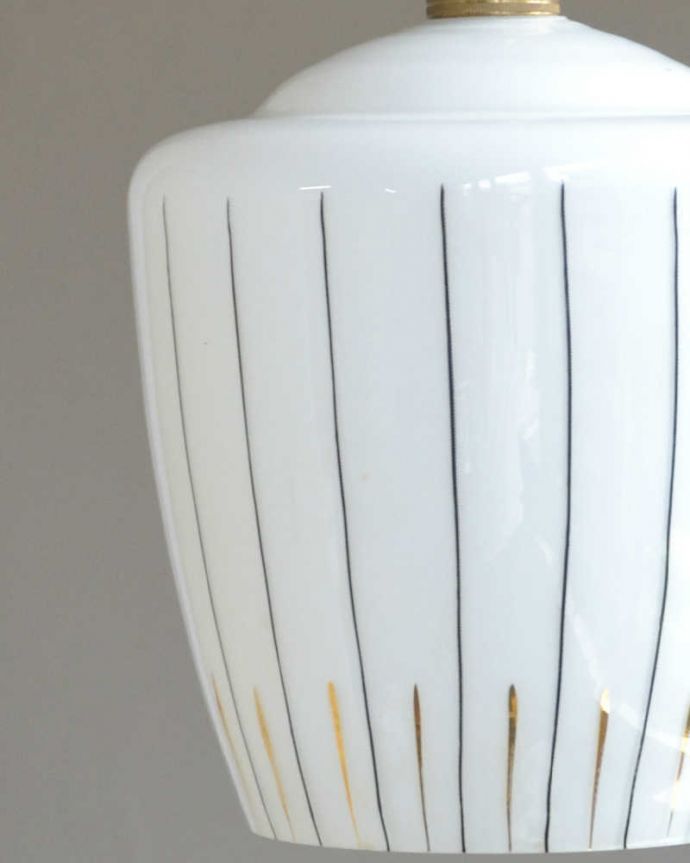 ペンダントライト　照明・ライティング　シンプルなラインのアンティークペンダントライト（天井付け照明）（コード・シャンデリア球・ギャラリーなし））。。(k-2058-z)