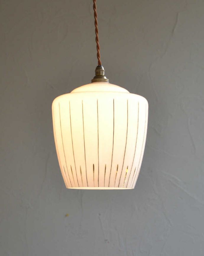 ペンダントライト　照明・ライティング　シンプルなラインのアンティークペンダントライト（天井付け照明）（コード・シャンデリア球・ギャラリーなし））。。(k-2058-z)