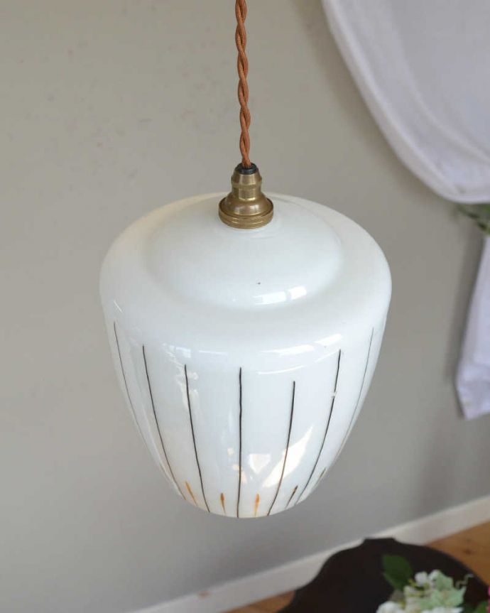 ペンダントライト　照明・ライティング　シンプルなラインのアンティークペンダントライト（天井付け照明）（コード・シャンデリア球・ギャラリーなし））。。(k-2058-z)