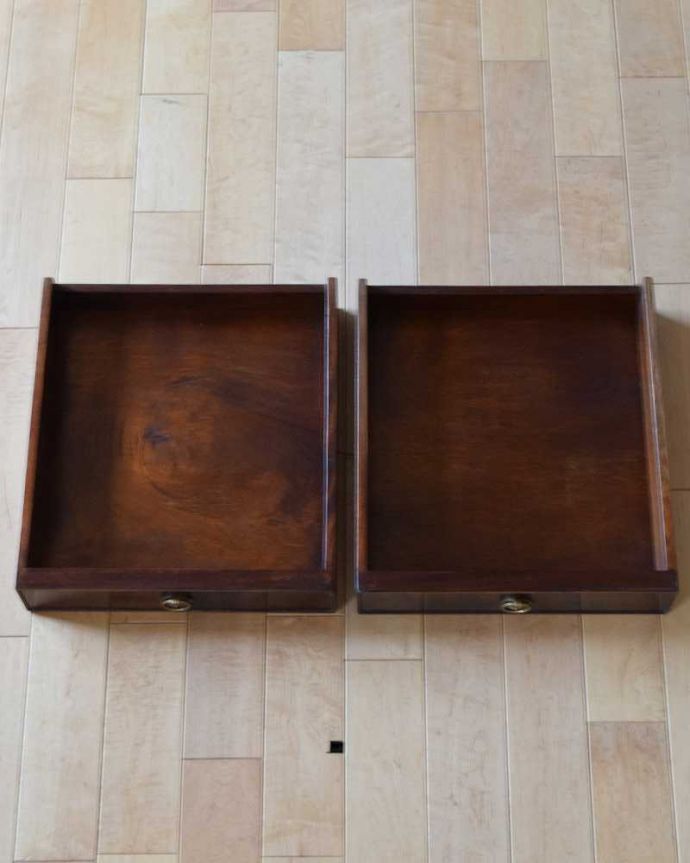 アンティークのデスク・書斎机　アンティーク家具　キャスター付きのマホガニー材デスク、伸張式のアンティークバタフライテーブル。引き出しの中もキレイに修復しました。(k-2059-f)