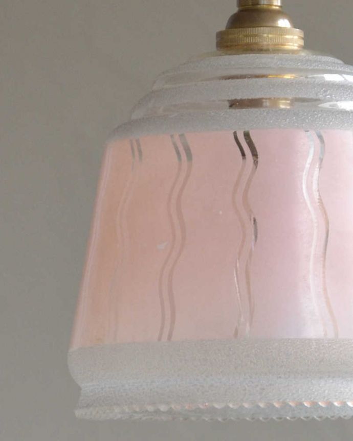 ペンダントライト　照明・ライティング　パステルピンク×波模様が可愛いアンティークシェード（コード・シャンデリア電球・ギャラリーなし）。。(k-2063-z)