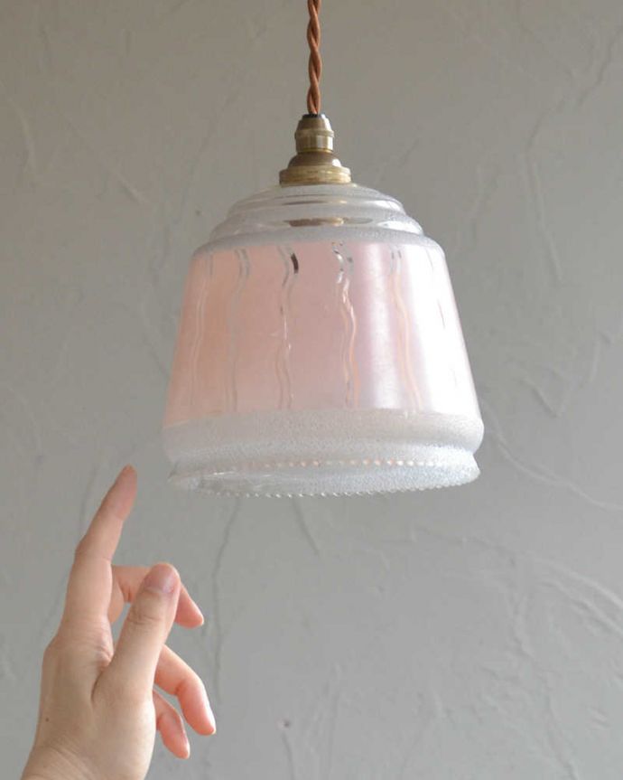 ペンダントライト　照明・ライティング　パステルピンク×波模様が可愛いアンティークシェード（コード・シャンデリア電球・ギャラリーなし）。。(k-2063-z)