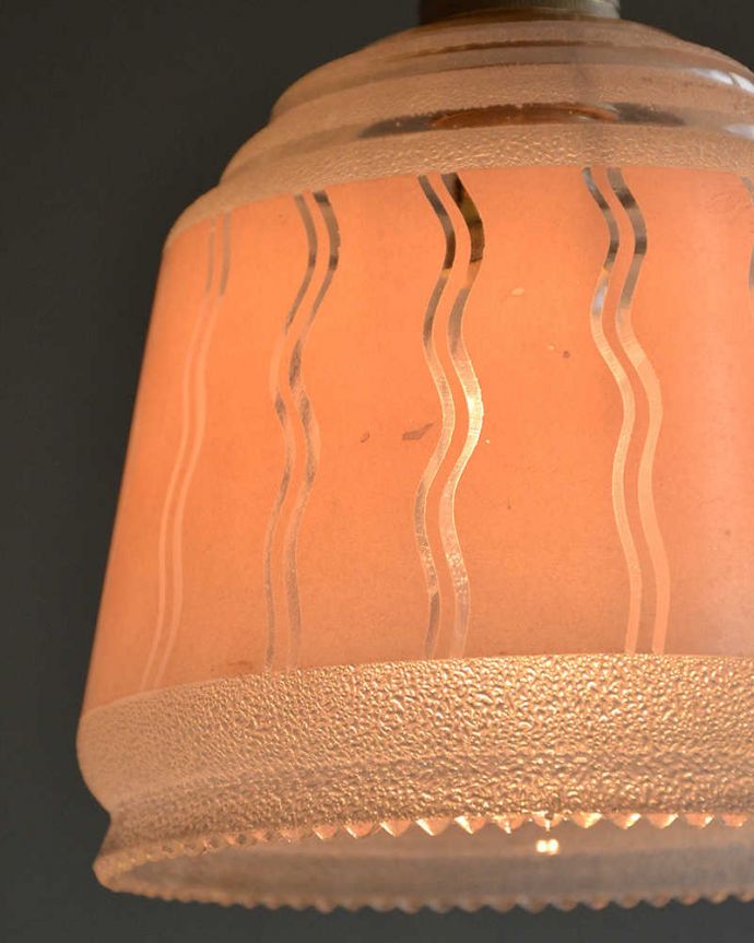 ペンダントライト　照明・ライティング　パステルピンク×波模様が可愛いアンティークシェード（コード・シャンデリア電球・ギャラリーなし）。 。(k-2063-z)