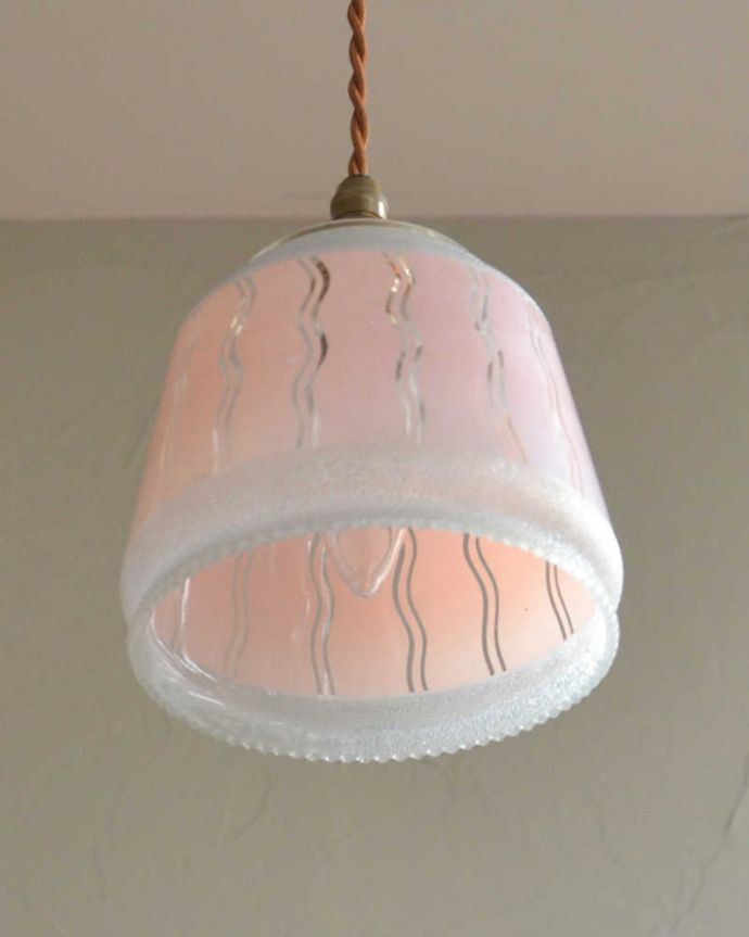 ペンダントライト　照明・ライティング　パステルピンク×波模様が可愛いアンティークシェード（コード・シャンデリア電球・ギャラリーなし）。。(k-2063-z)