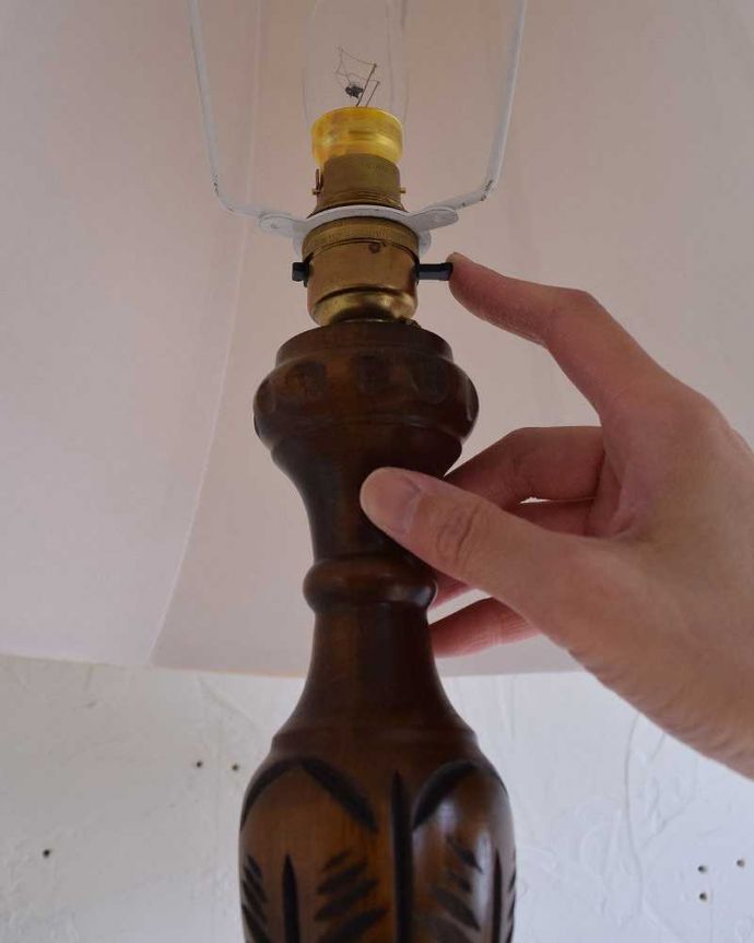 スタンドライト　照明・ライティング　英国輸入のスタンド照明、美しいアンティークフロアランプ（Ｂ22シャンデリア球付）。。(k-2064-f)