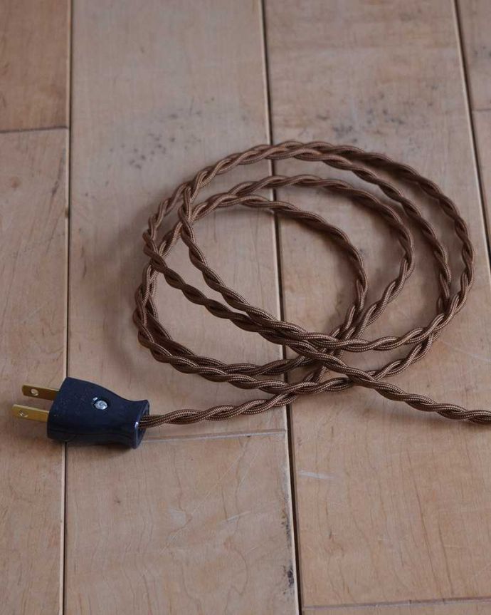 スタンドライト　照明・ライティング　英国輸入のスタンド照明、美しいアンティークフロアランプ（Ｂ22シャンデリア球付）。。(k-2064-f)