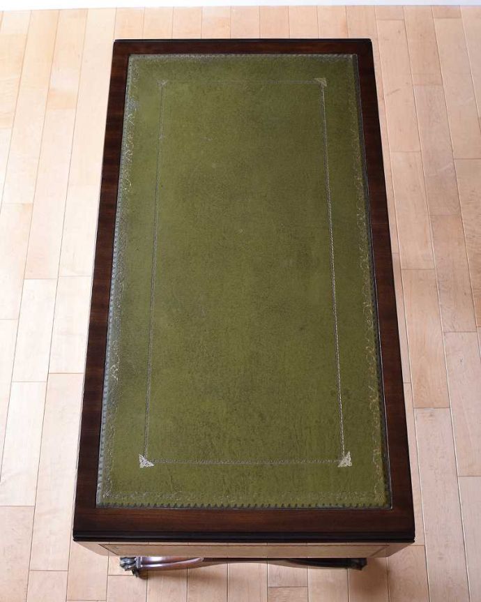 アンティークのデスク・書斎机　アンティーク家具　使い勝手が良い伸張式デスク、アンティークバタフライテーブル（キャスター付き）。畳むとこんなにスリムなサイズリーフを開く前はこんな形です。(k-2066-f)