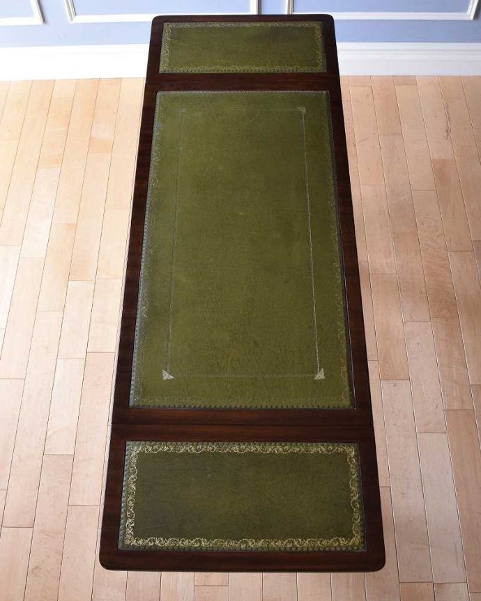 アンティークのデスク・書斎机　アンティーク家具　使い勝手が良い伸張式デスク、アンティークバタフライテーブル（キャスター付き）。天板もキレイにお直ししました。(k-2066-f)