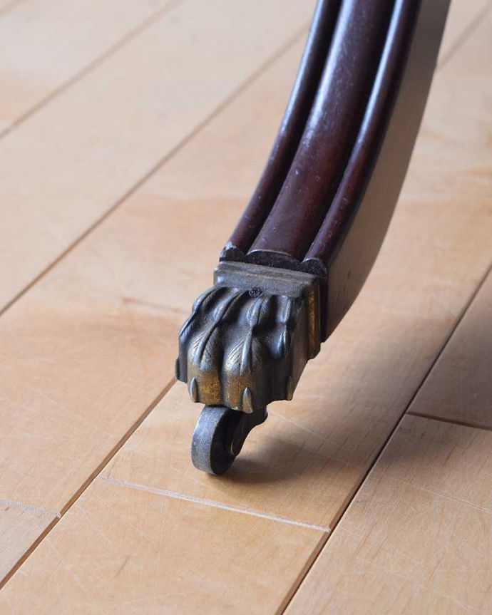 アンティークのデスク・書斎机　アンティーク家具　使い勝手が良い伸張式デスク、アンティークバタフライテーブル（キャスター付き）。女性1人でラクラク運べちゃうんですキャスター付きの脚。(k-2066-f)