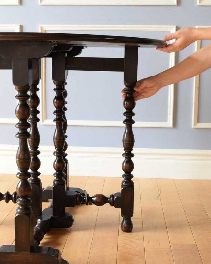 アンティークのテーブル　アンティーク家具　和室でも使えるアンティーク家具、ボビンターニングレッグのゲートレッグテーブル。脚を引き出すだけであっという間ゲートのような形をした脚のテーブル。(k-2070-f)