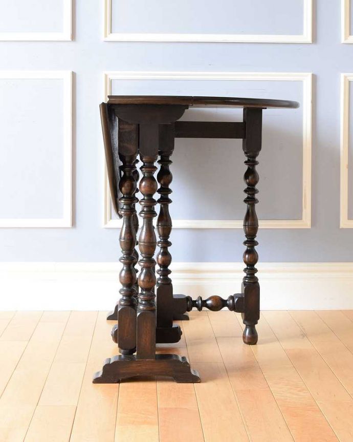 アンティークのテーブル　アンティーク家具　和室でも使えるアンティーク家具、ボビンターニングレッグのゲートレッグテーブル。片方開くと････片方のリーフを開くとこんな感じ。(k-2070-f)