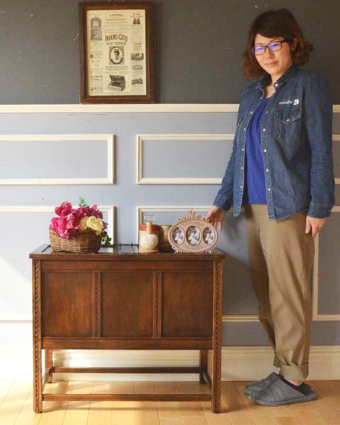 ブランケットボックス・収納ボックス アンティーク家具 オーク材のクラシックなアンティーク家具、引き出し付きのブランケットボックス。いろんな場所で便利に使えるアンティーク家具の中で一番基本となるブランケットボックス。(k-2071-f)