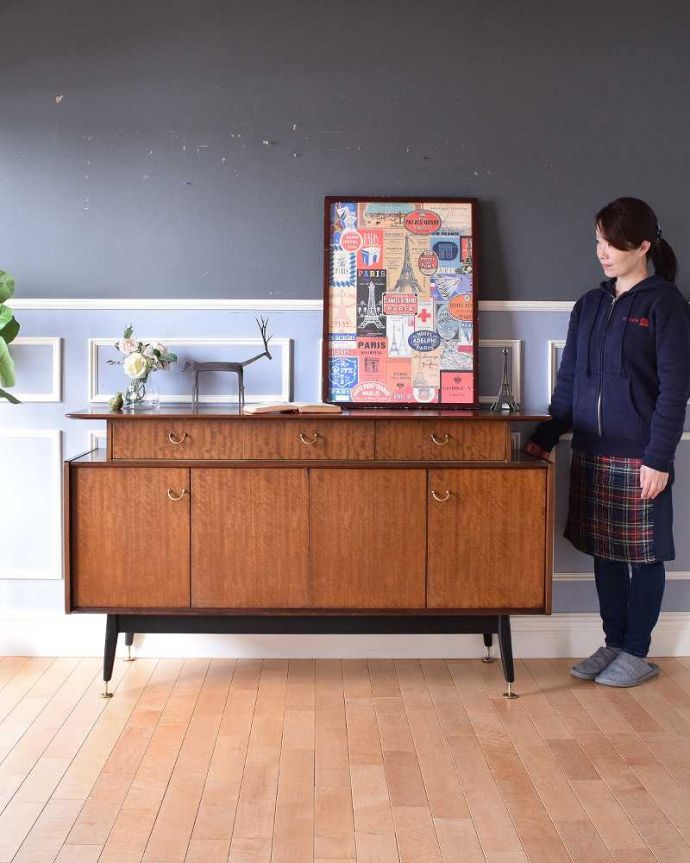 G-PLAN(Gプラン)　アンティーク家具　北欧スタイルのヴィンテージ家具、G-PLAN社の素敵なサイドボード（トラー＆ブラック）。人気のヒミツは北欧スタイルのデザインやっぱりスッキリとカッコイイ北欧デザインが人気のサイドボード。(k-2075-f)