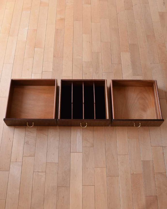 G-PLAN(Gプラン)　アンティーク家具　北欧スタイルのヴィンテージ家具、G-PLAN社の素敵なサイドボード（トラー＆ブラック）。キレイにお直ししました引き出しの中も修復の際、専門の職人がキレイにしました。(k-2075-f)