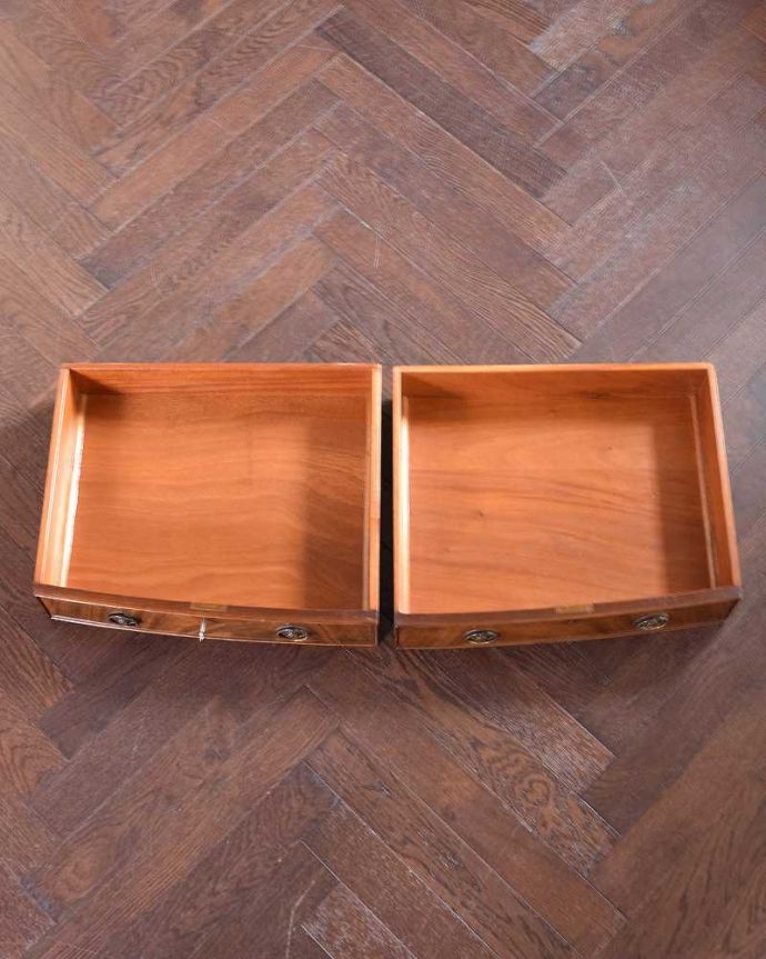 アンティークのキャビネット アンティーク家具 マホガニー材の美しい木目にうっとり・・・英国アンティークのサイドボード。実用的に使って下さい。(k-2077-f)