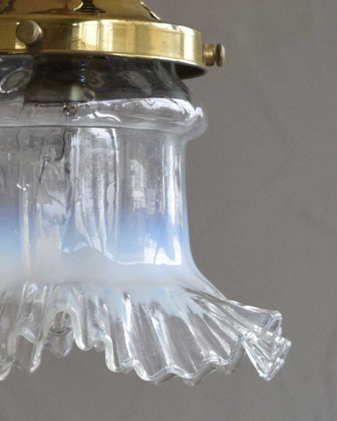 ペンダントライト　照明・ライティング　オパールセントのアンティークガラスシェード（コード・シャンデリア電球・ギャラリーD付き）。アンティークらしいデザインこだわりたい方におススメのアンティークのシェード。(k-2078-z)