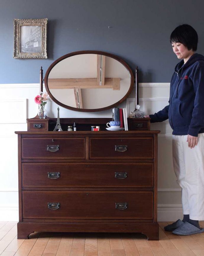 英国アンティークのドレッサー