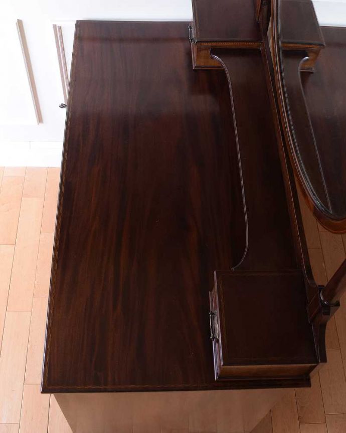 アンティークドレッサーの天板